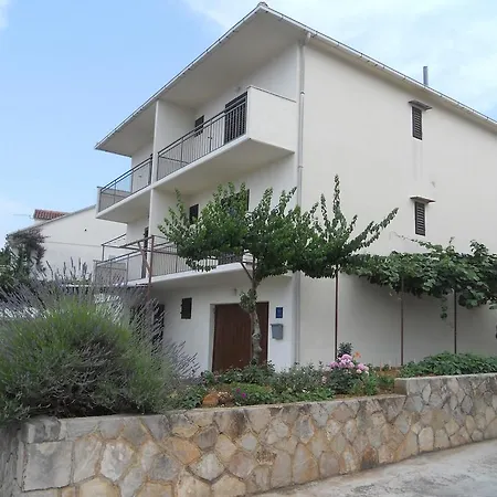 Kuzmicic 3* Jelsa (Hvar)